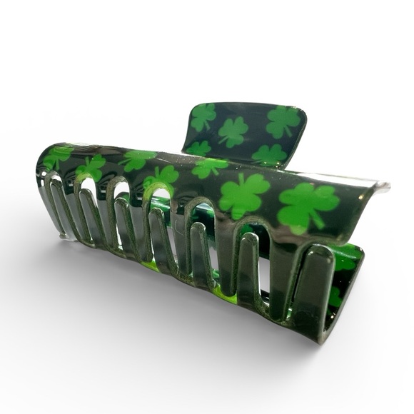 Shamrock Covered Acrylic Hair Clip New - Picture 2 of 3